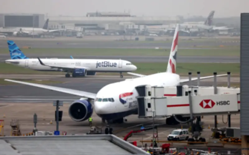 Lalu lintas Lapangan Terbang Heathrow London merosot akibat perang Timur Tengah