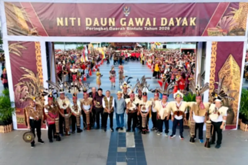 Lebih 5,000 peserta meriahkan perarakan Niti Daun Gawai Dayak Bintulu