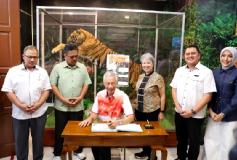 Lee Hsien Loong mulakan lawatan ke Pahang di Pusat Konservasi Harimau Malaya