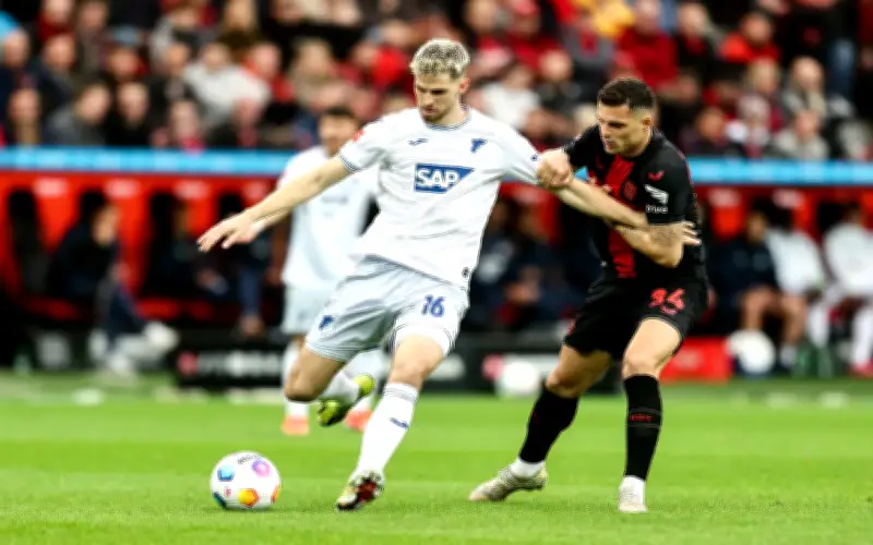 Leeds hampir selamat selepas menewaskan Burnley 3-1