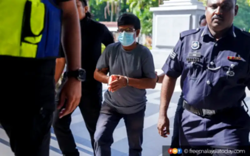 Lelaki Bangladesh didenda RM10,000 guna MyKad milik orang lain beli petrol subsidi