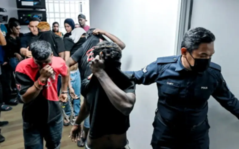 Lelaki dan empat rakan didakwa bunuh adik lelaki