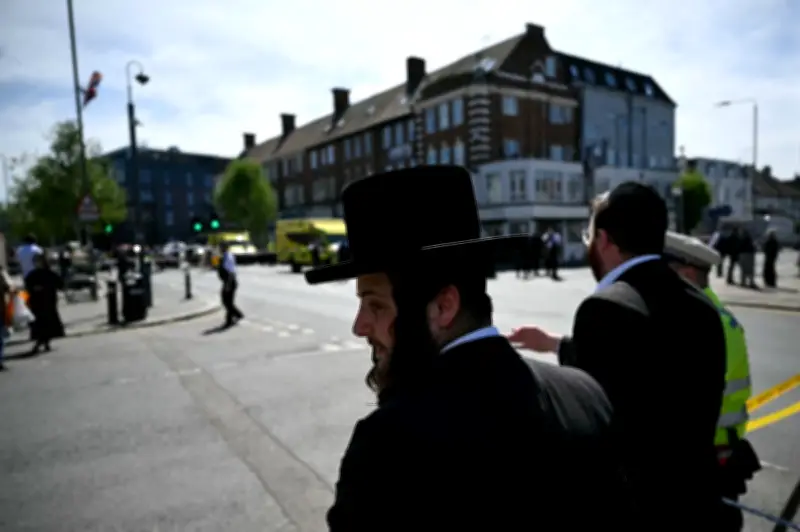 Lelaki didakwa cubaan bunuh atas tikam dua lelaki Yahudi di London