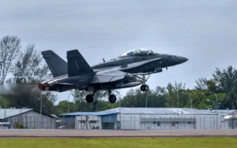 Masalah Enjin Punca Pesawat Tempur F/A-18D Hornet Mendarat Cemas