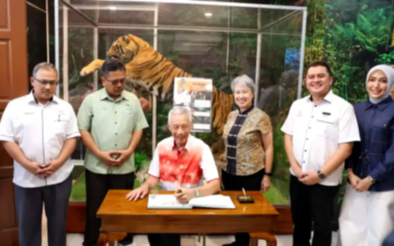 Menteri Kanan Singapura Lee Hsien Loong lawat pusat konservasi harimau di Temerloh