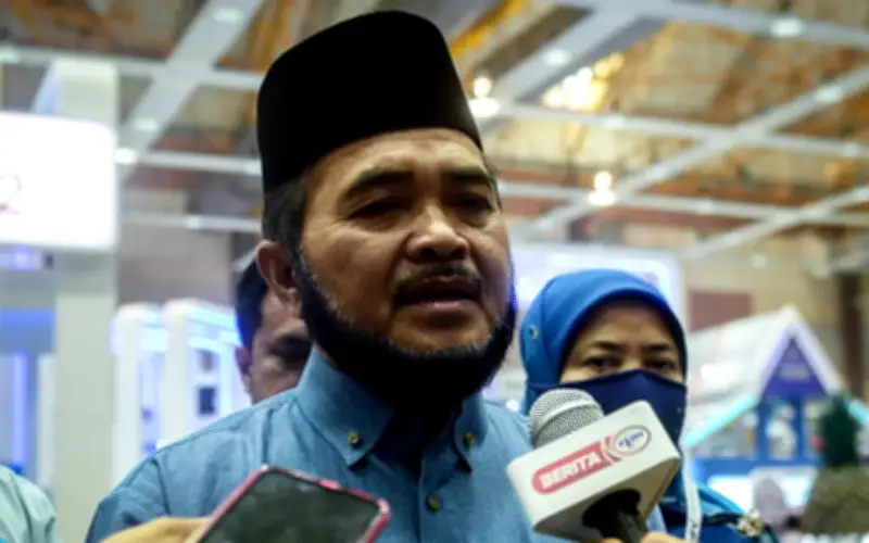 Nik Zawawi Salleh: Tindakan Menyulitkan PAS dan Kontroversi Sejarah