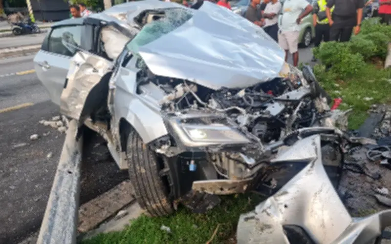 Pasangan suami isteri maut motosikal dirempuh kereta di Jalan Ampang