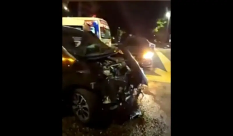 Pemandu Honda HR-V langgar lampu merah, rempuh Perodua Bezza di PJ