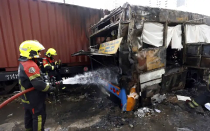 Pemandu kereta api didakwa selepas nahas bas maut di Bangkok