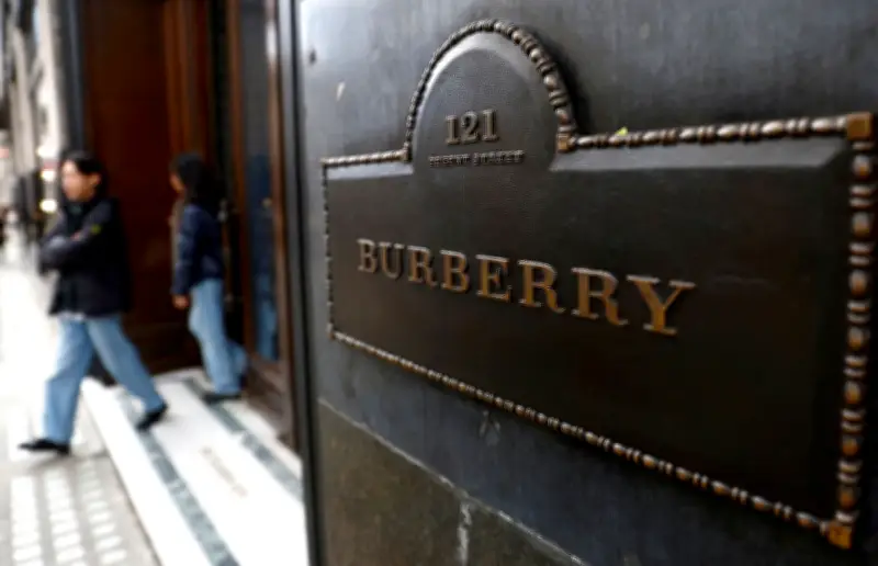 Pemotongan kos bantu Burberry kembali untung
