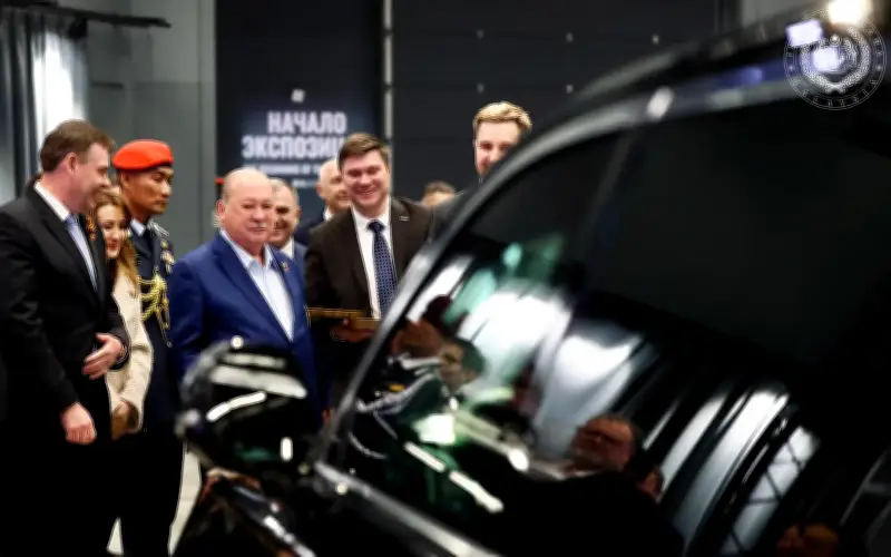Pengeluar kereta Rusia Aurus hadiahkan limosin mewah kepada Agong
