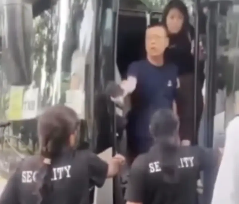 Pengetua Hong Kong letak jawatan, mohon maaf selepas insiden di Singapura