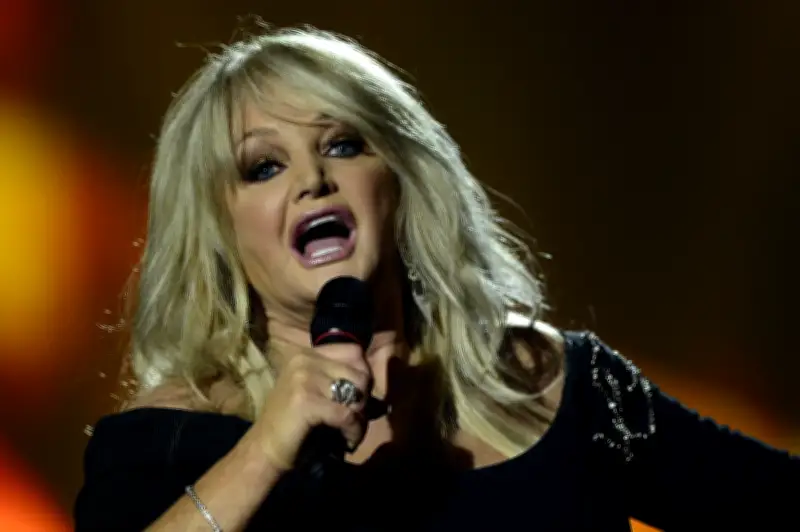 Penyanyi Bonnie Tyler dalam koma akibat pembedahan usus di Portugal