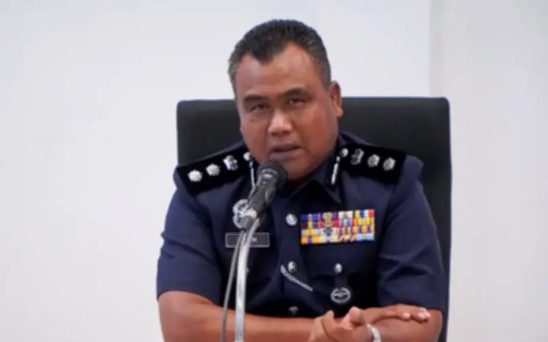 Pertengkaran semasa beli minuman membawa kepada serangan kapak dan sabit