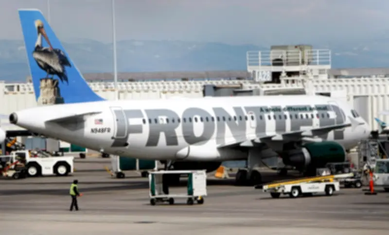 Pesawat Frontier langgar perampas pagar di Denver, 12 cedera