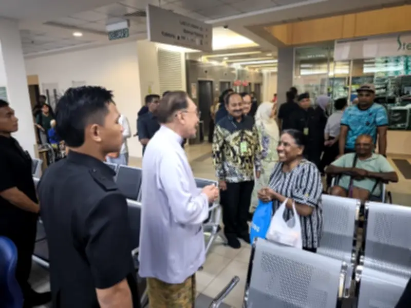 PM Anwar ziarah HKL, doakan pesakit dan ucap terima kasih kepada petugas kesihatan