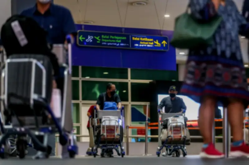 Polis Siasat Kematian Wanita China Jatuh dari Aras 3 KLIA2