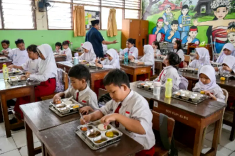 Prabowo akui program makanan percuma Indonesia 'datang dengan banyak masalah'