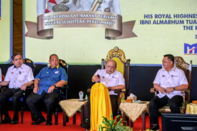 Raja Perlis lancar Zon Perdagangan Bebas Tuanku Syed Sirajuddin-Perlis Inland Port