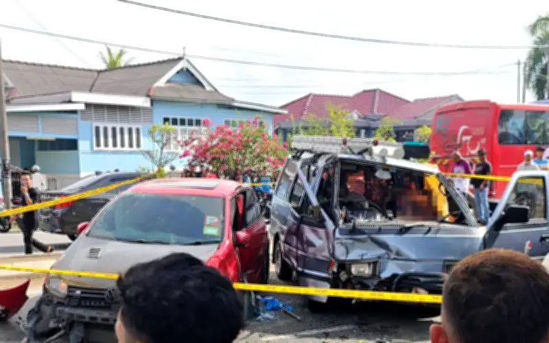Remaja maut kepala terputus tertusuk tiang JKR di Kuala Terengganu