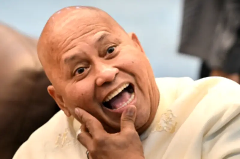 Ronald dela Rosa: Senat Filipina di tengah tembak-menembak di Senat