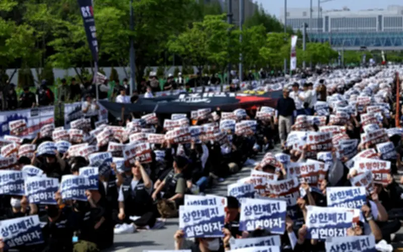 Samsung dan kesatuan pekerja berunding semula, Seoul ugut campur tangan