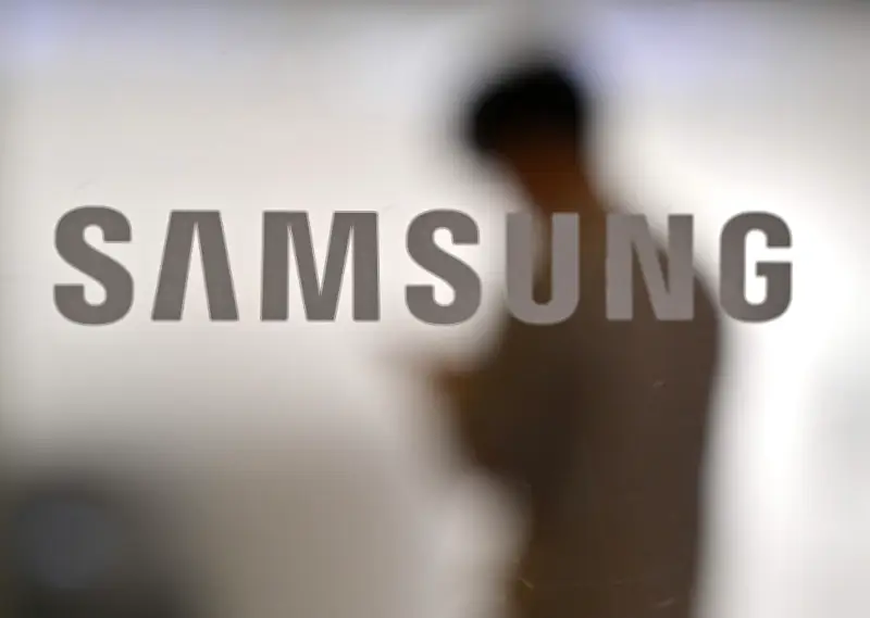Samsung nafi salah guna imej Dua Lipa, dakwa dapat kebenaran rakan kongsi