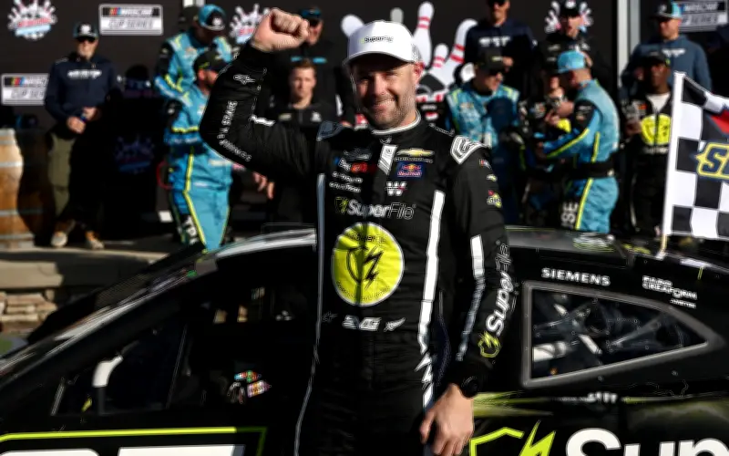 Shane van Gisbergen menang comeback dramatik di Watkins Glen
