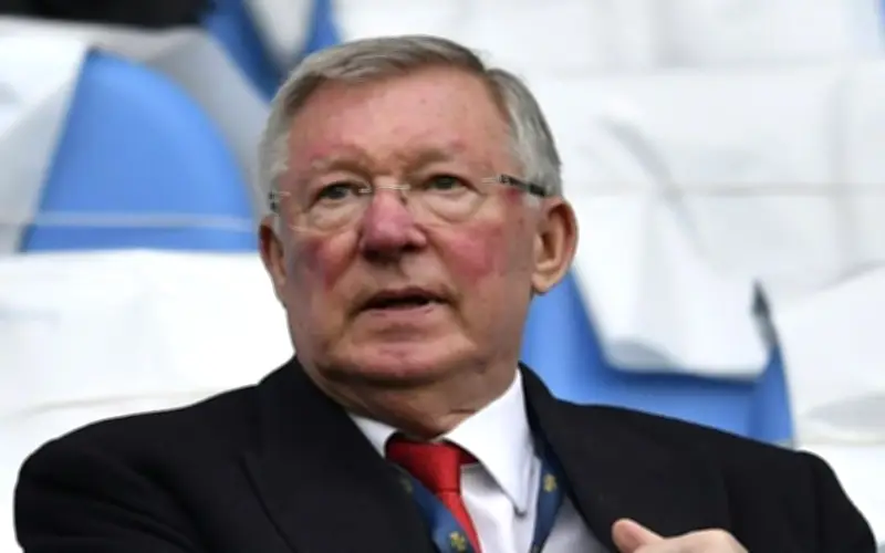Sir Alex Ferguson dikejarkan ke hospital selepas tidak sihat di Old Trafford