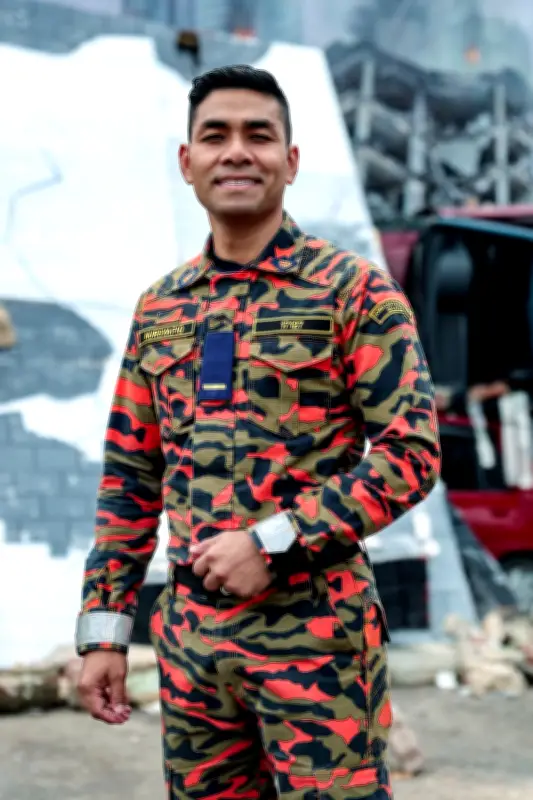 Syafiq Farhain enggan tinggalkan tugas bomba walaupun popular sebagai penyanyi