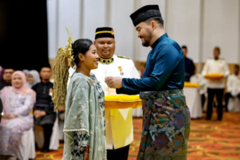 Tengku Amir Shah kurnia pingat Selangor kepada 151 penerima sempena Hari Keputeraan Sultan