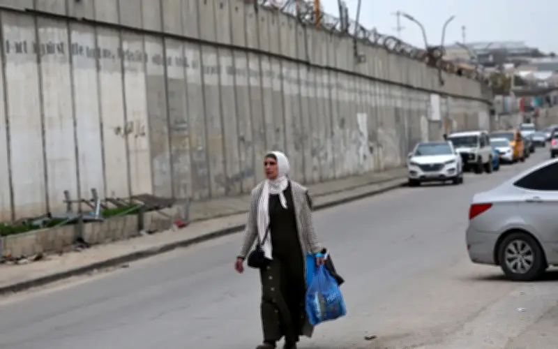 Tentera Israel tembak mati lelaki Palestin cuba panjat tembok pemisah