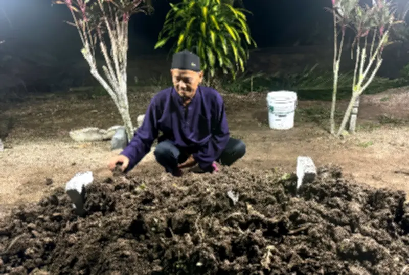 Tiada lagi lambaian: Datuk sedih cucu tahun dua maut dirempuh van di Batu Pahat