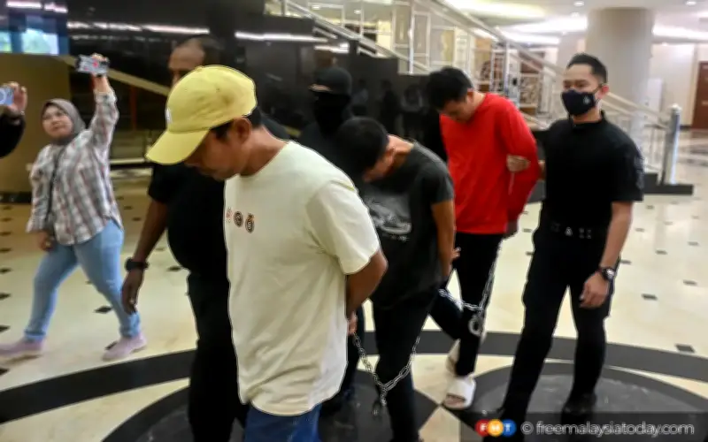 Tiga lelaki didakwa serang pelanggan restoran di Kepong