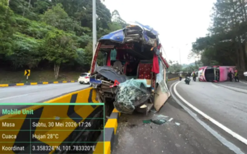 Tujuh warga Nepal cedera bas pelancong terbalik di Genting Highlands