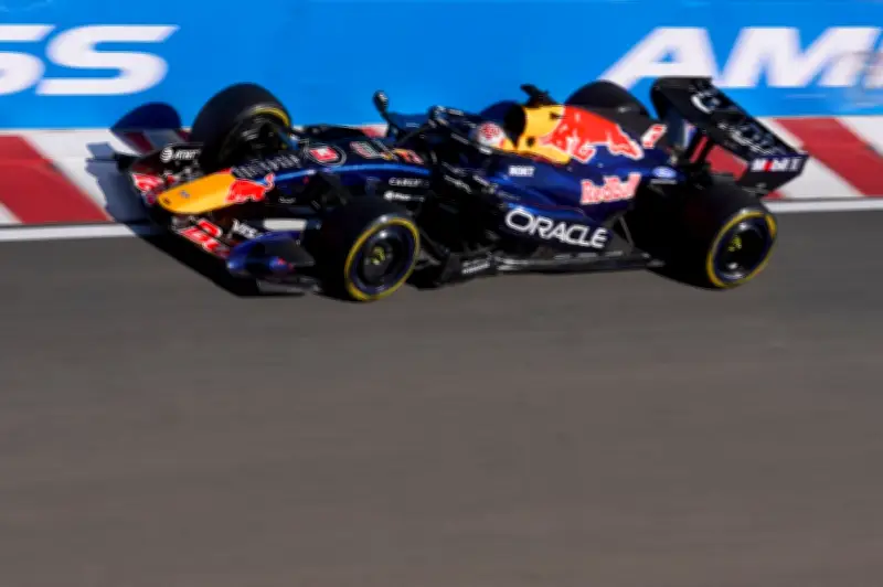 Verstappen sahkan kekal di F1 pada 2027 melainkan perkara gila berlaku