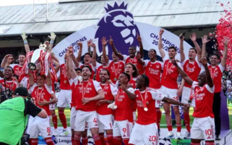 West Ham tersingkir, Arsenal julang trofi Liga Perdana pada hari terakhir emosional
