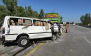 17 maut, 10 cedera di Pakistan apabila van langgar bas parkir