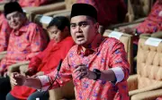 Akmal cabar kerajaan pecat semua menteri Umno jika berani