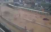 Banjir kilat landa Lembah Klang, beberapa jalan utama ditutup