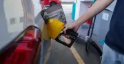 Bekalan minyak Petronas mencukupi hingga akhir Julai, kata Akmal