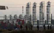 China tolak sekatan AS terhadap lima penapis minyak Iran