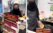FamilyMart gantung pekerja simbah sup pada penghantar makanan