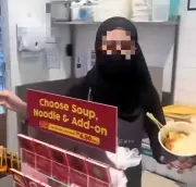FamilyMart Malaysia gantung pekerja atas insiden baling sup pada penghantar