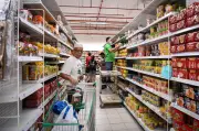 Harga barang dan makanan kekal stabil di Malaysia, kata Menteri Ekonomi