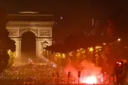 Kekecohan di Paris: 280 Ditahan Semasa Sambutan Kemenangan PSG