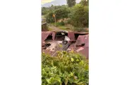 Kereta terbabas, terjun atas bumbung rumah di Seri Menanti