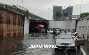 Lapan kenderaan terperangkap banjir kilat di Lembah Klang