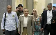 Mahkamah Persekutuan tangguh permohonan Isa Samad batalkan sabitan
