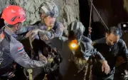 Pasukan penyelamat bebaskan seorang daripada tujuh terperangkap di gua Laos